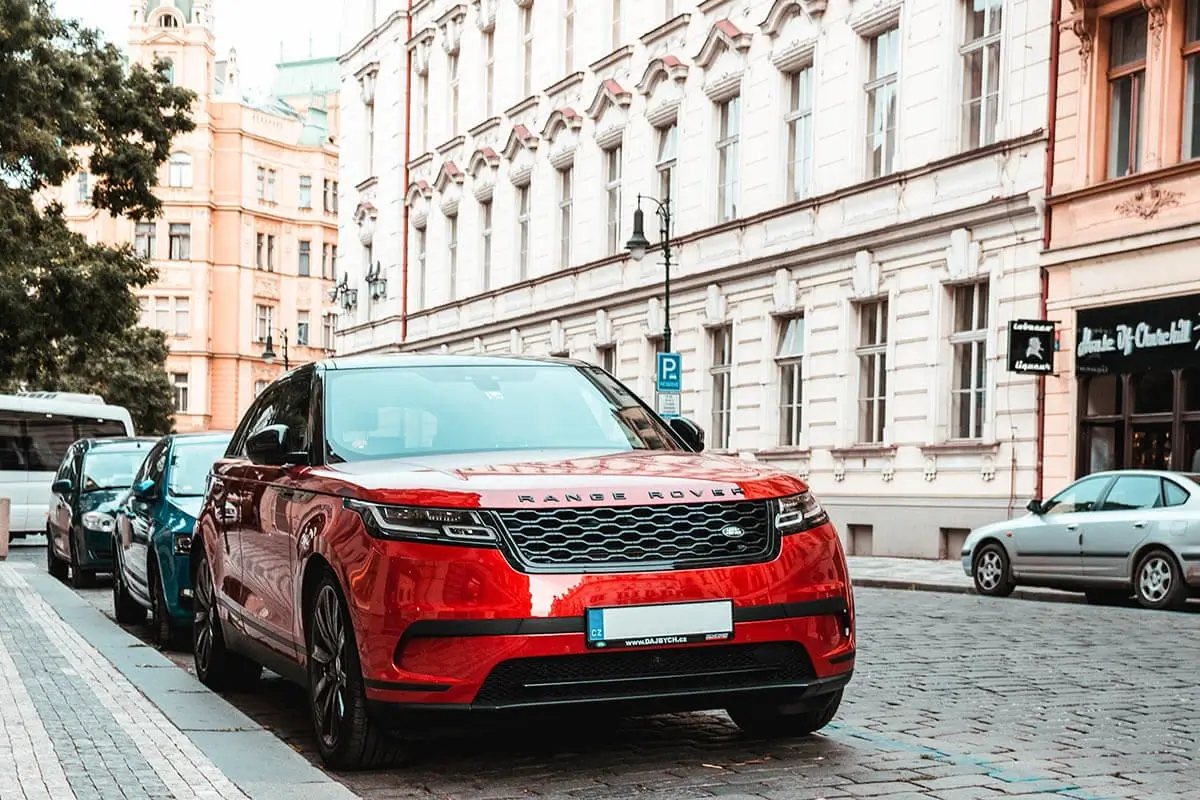 Opony wielosezonowe w samochodzie typu SUV